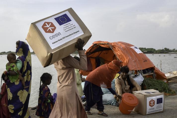 EU flood relief supplies being distributed in Pakistan